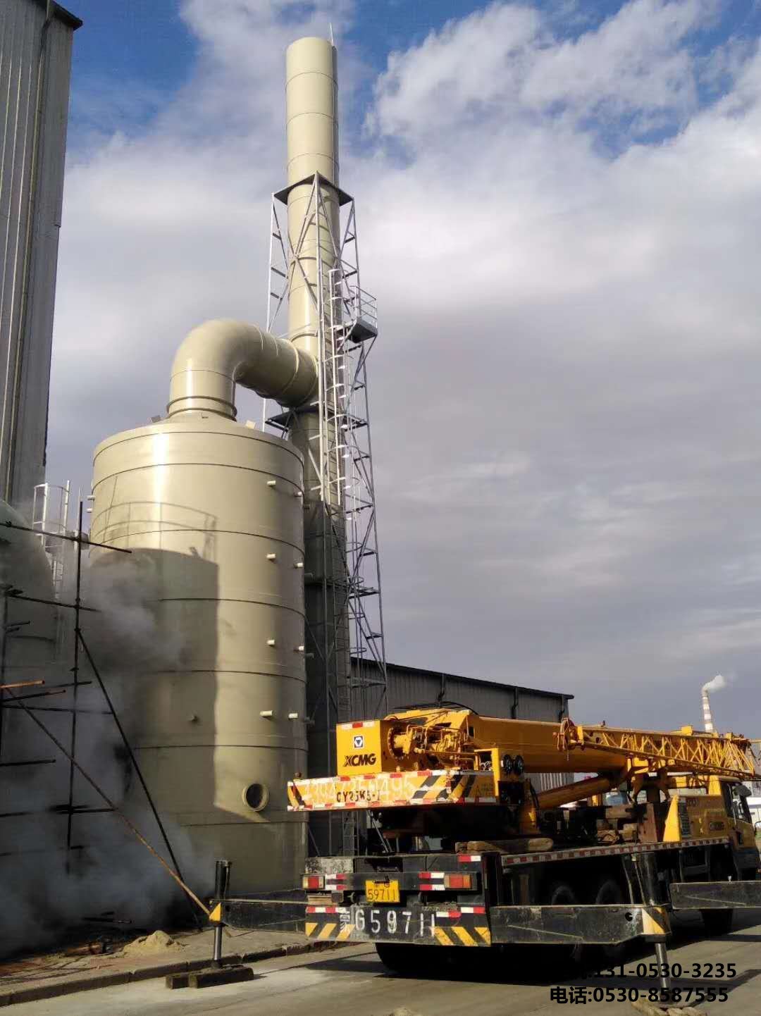 河(he)南(nan)某(mou)公司尾氣吸(xi)收墖(ta)