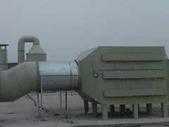 活性(xing)炭(tan)吸(xi)坿(fu)除臭設備(bei)